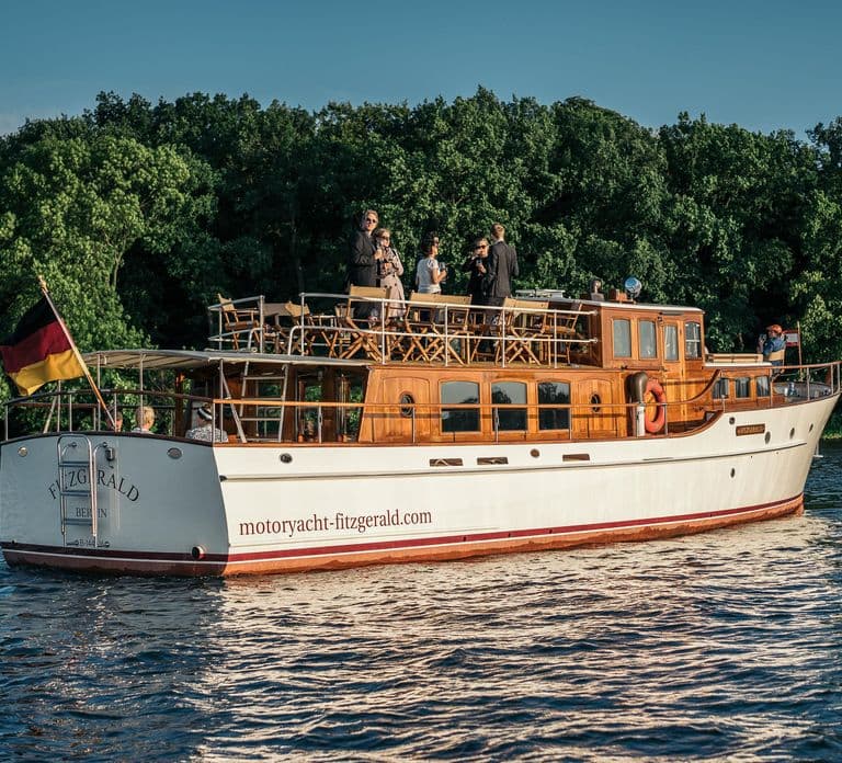 Berlín: Crucero nocturno en yate con aperitivo