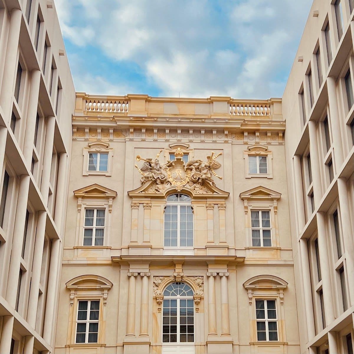 Berlin: Historical Centre Guided Tour with Humboldt Forum and Museum Island