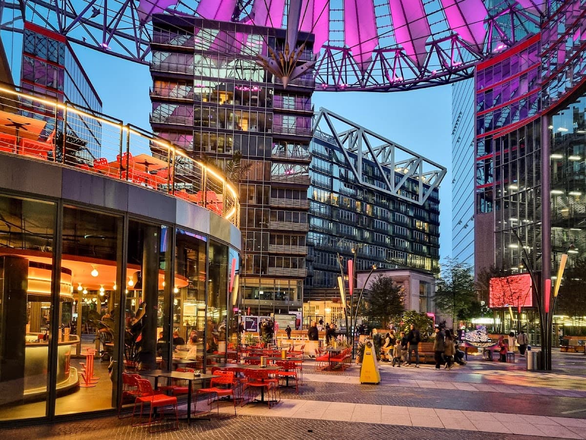 Berlin : Patinage sur glace au « Das Center » à Potsdamer Platz