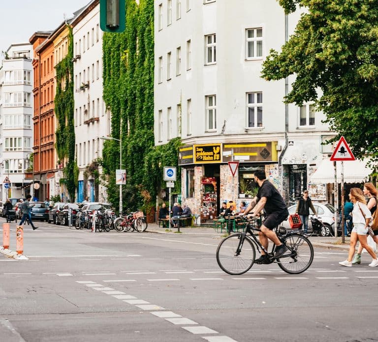 Berlim: Excursão a pé noturna guiada em Kreuzberg
