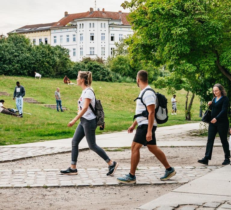 Berlim: Excursão a pé noturna guiada em Kreuzberg