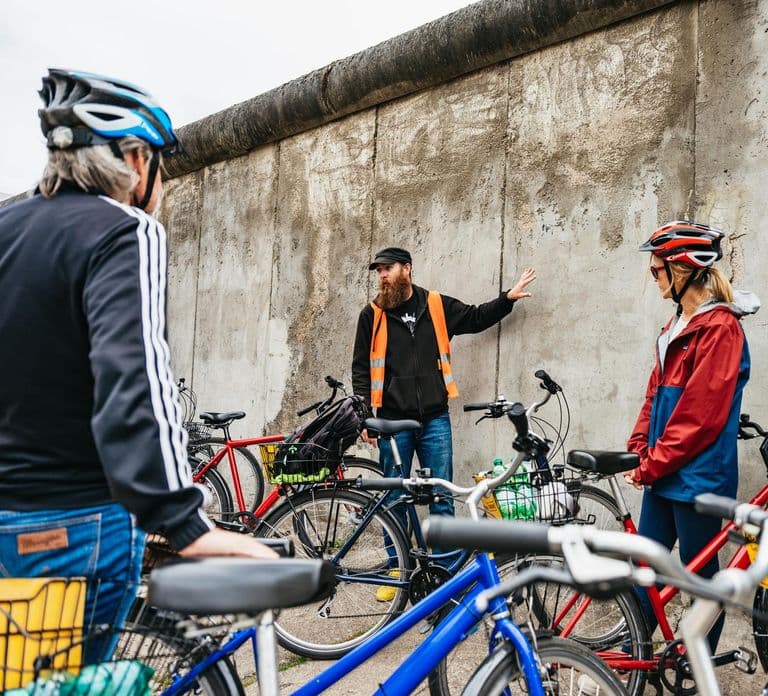 Berlin: Sights and Highlights Bike Tour with a Local Guide