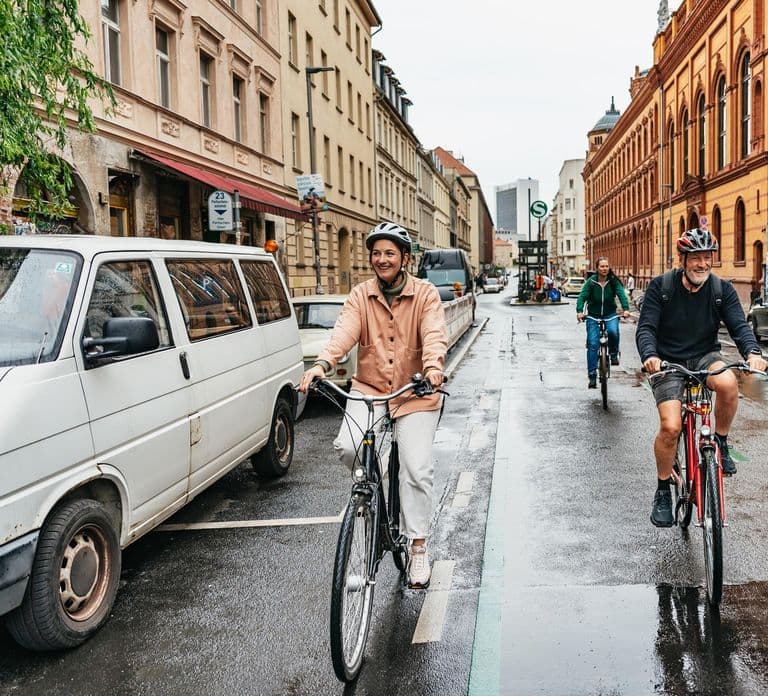 Berlin: Sights and Highlights Bike Tour with a Local Guide