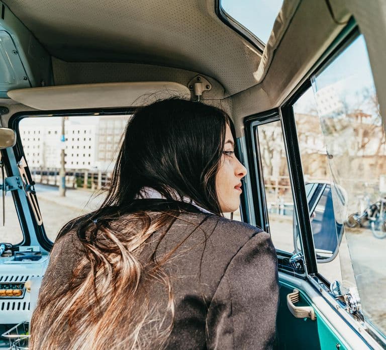 Berlin: Sightseeing Tour in Classic Volkswagen T1 Samba Bus