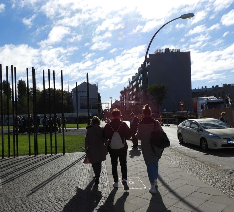 Berlin: Wall Tour – Fates, Love Stories, and Heroes