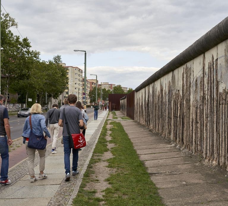 Berlin: Wycieczka śladami Muru Berlińskiego – losy, historie miłosne i bohaterowie