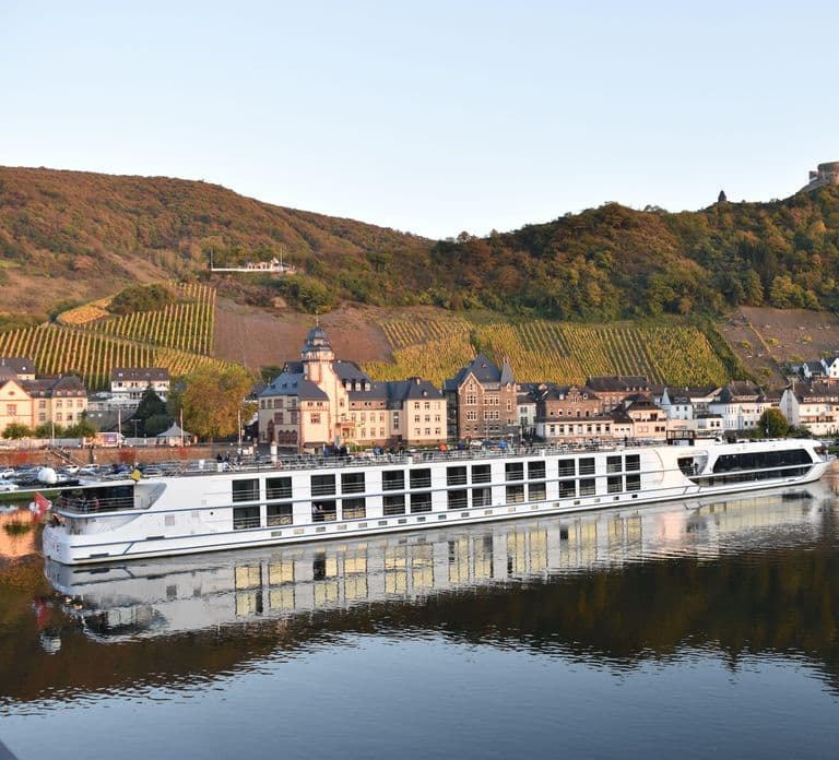 Bernkastel: Boat and covered wagon ride from/to Bernkastel-Kues