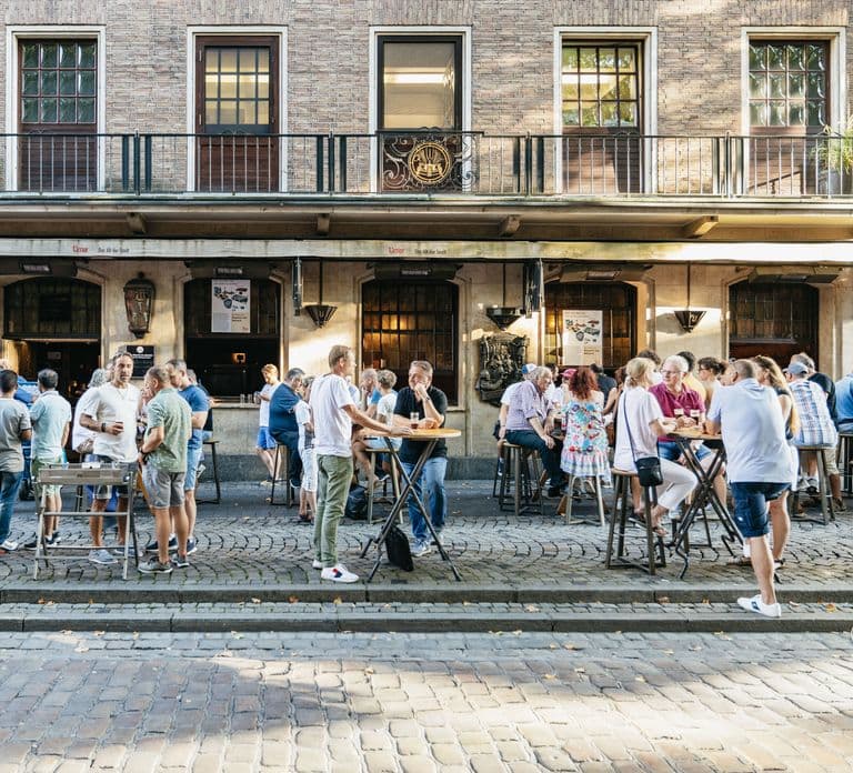 Düsseldorf: Altbier-Safari Beer Walking Tour
