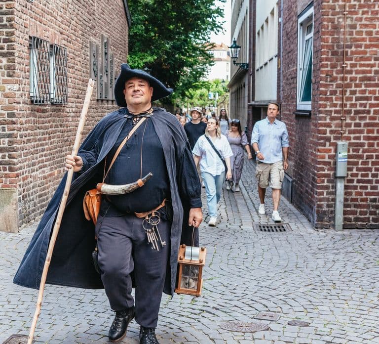 Düsseldorf: Guided Tour with a Night Watchman