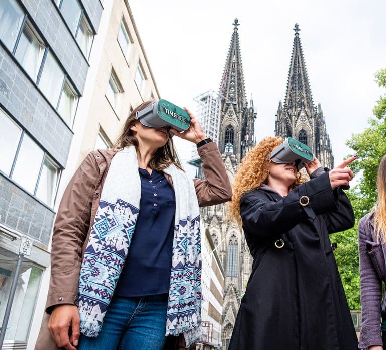 Cologne Cathedral Walking Tour around the cathedral with VR