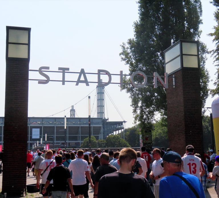 Cologne: 1. FC Köln matchday experience with a local