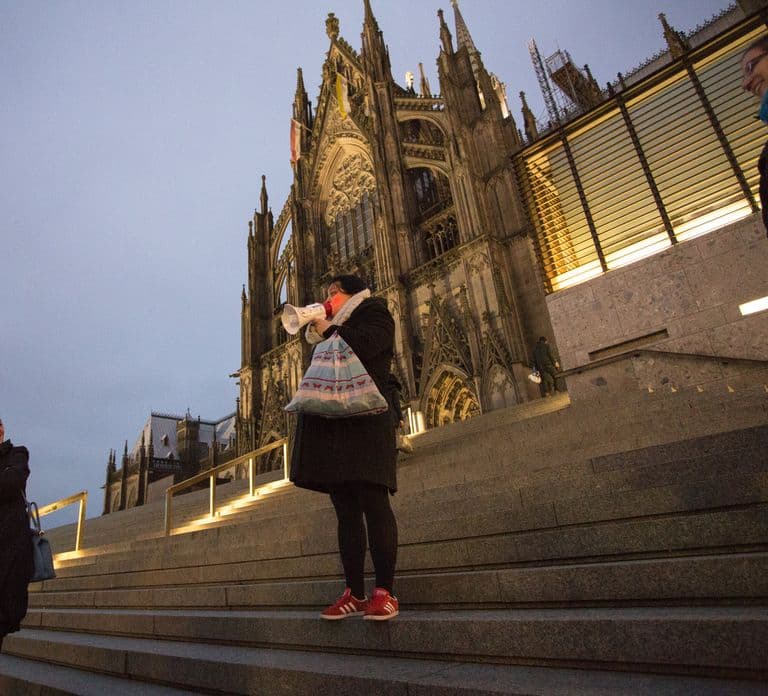 Cologne: 1.5-Hour Comedy Bus Tour