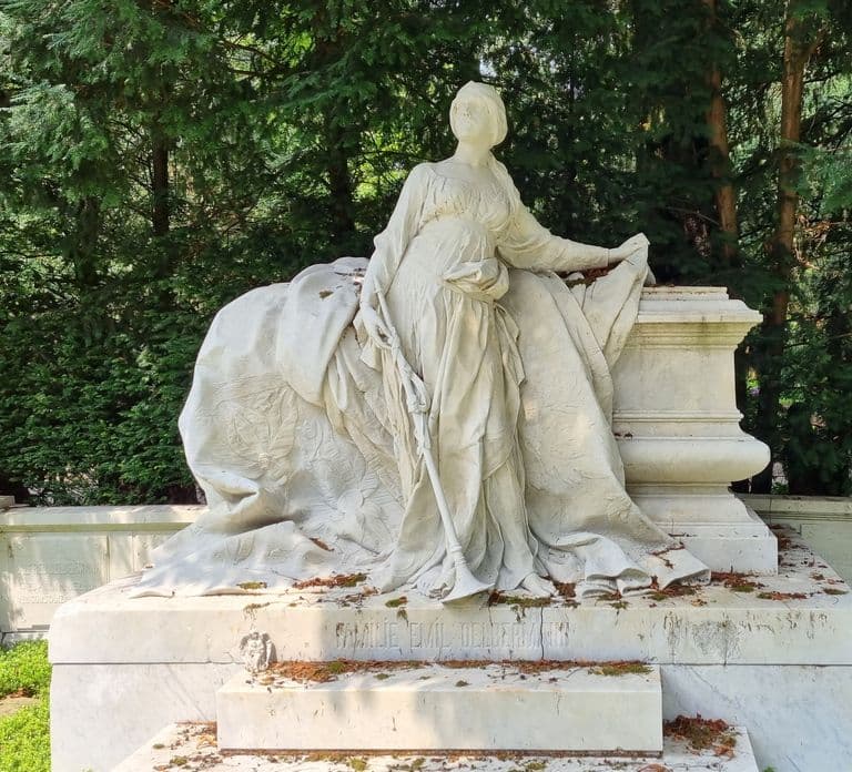 Cologne: Melaten Cemetery Celebrities and Curiosities