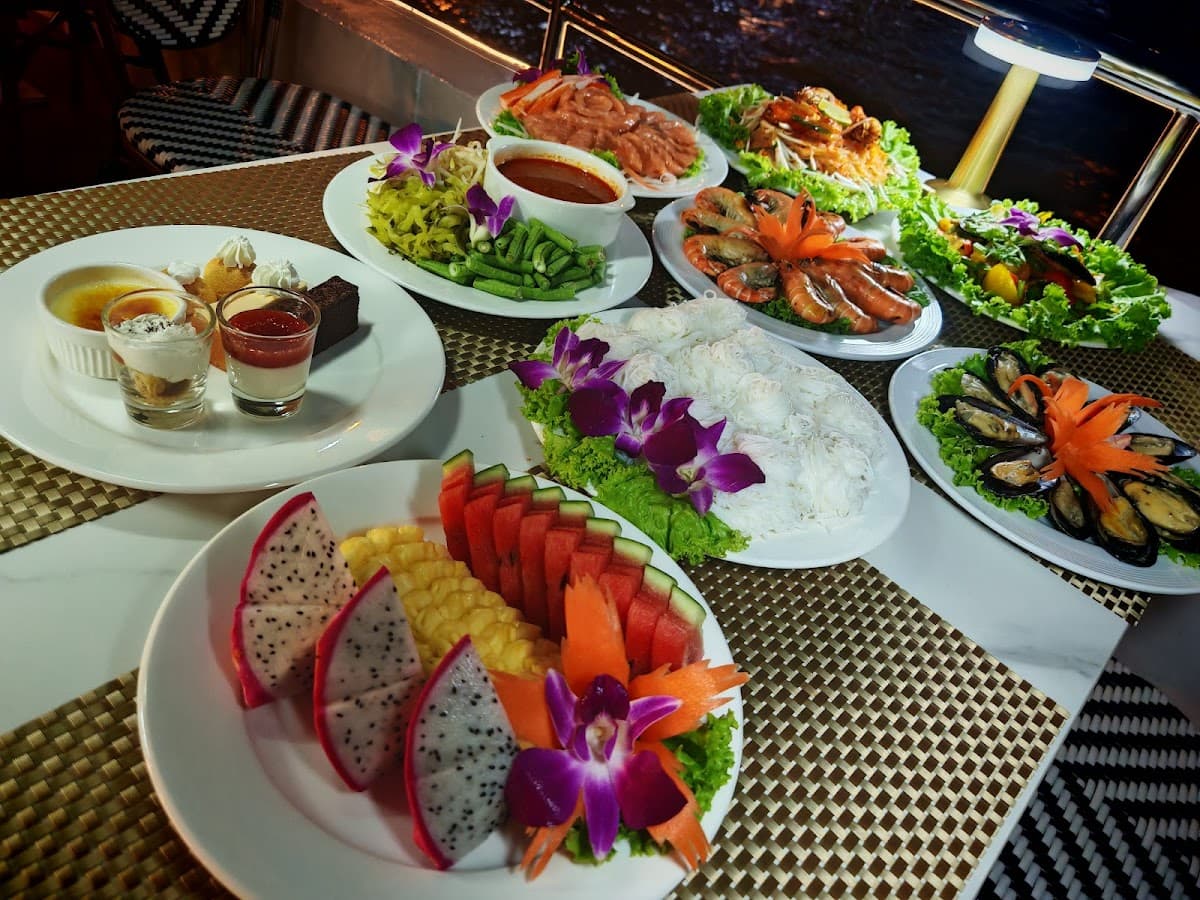 Noah Cruise w Bangkoku