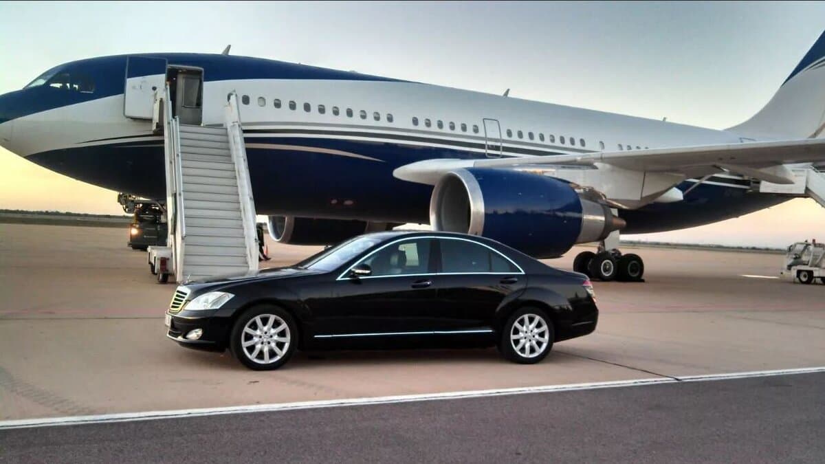 Munich: Airport Transfer by Bus