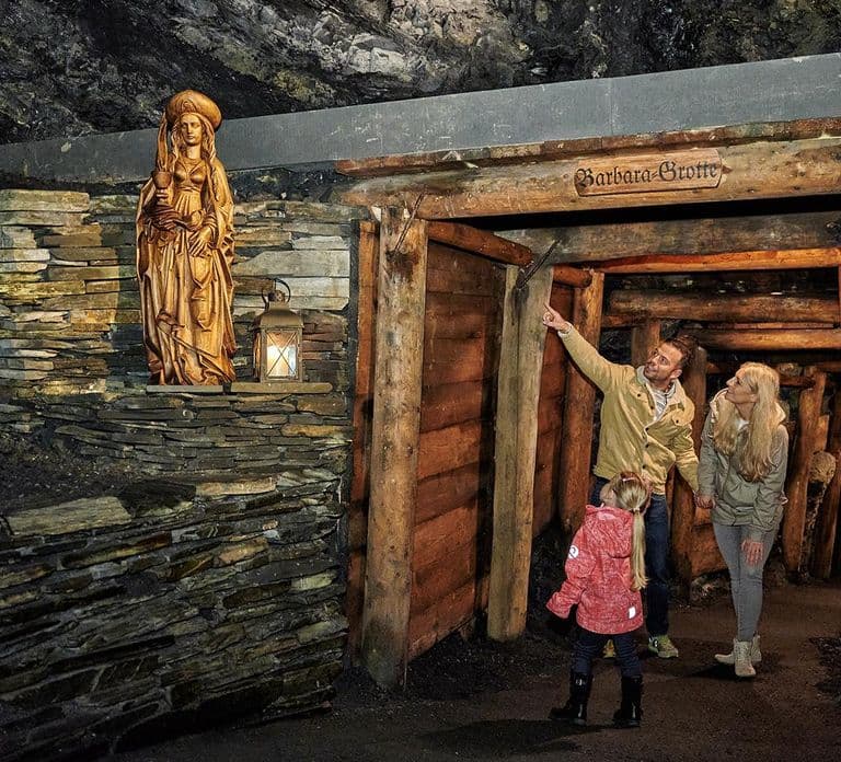 Saalfeld: Familienführung im Schaubergwerk Feengrotten