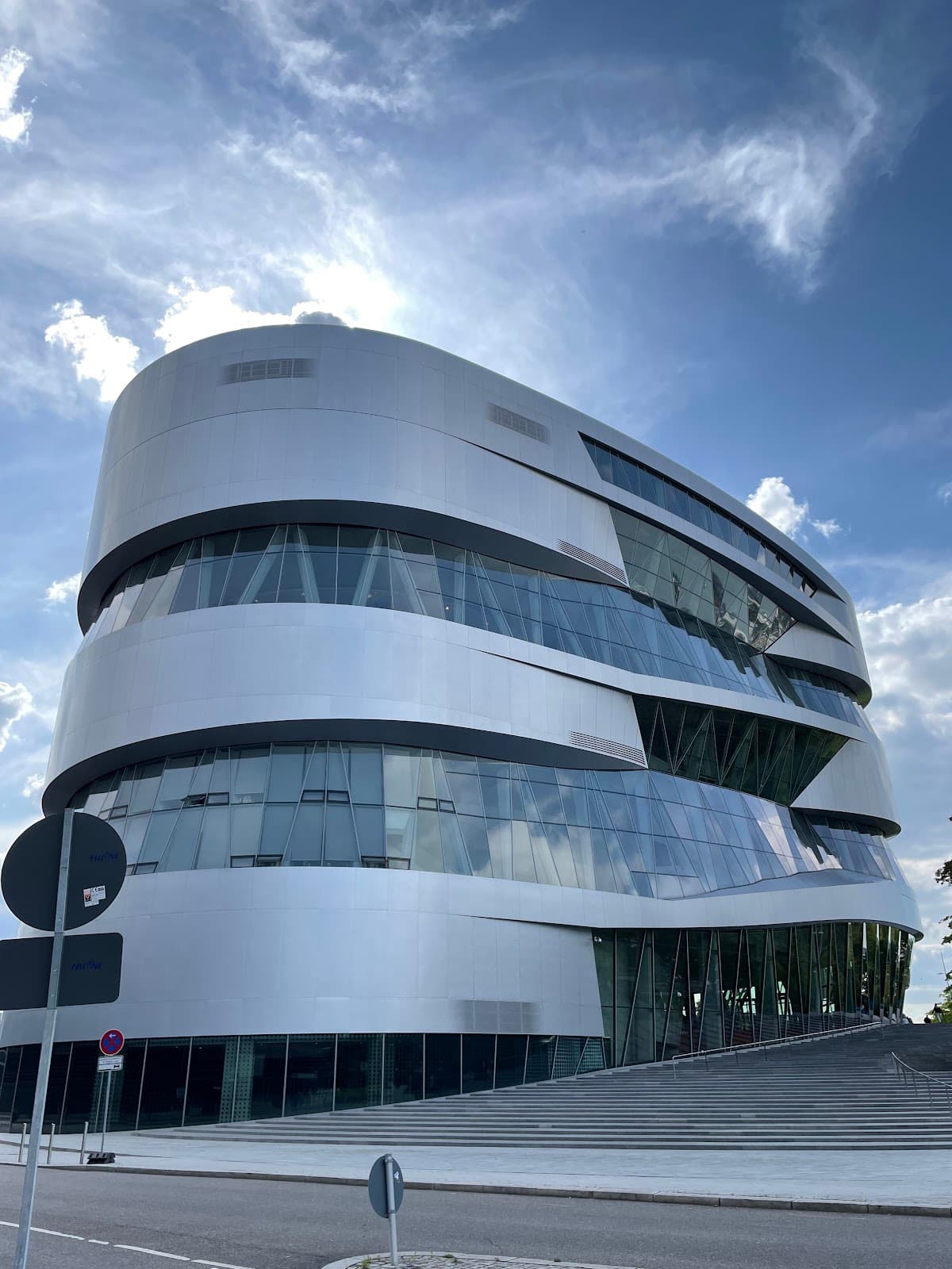 Stuttgart: Mercedes-Benz Museum Entry Ticket