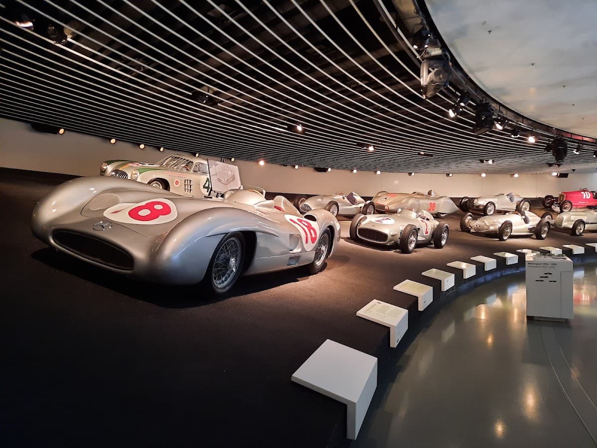 Stuttgart: Mercedes-Benz Museum Entry Ticket