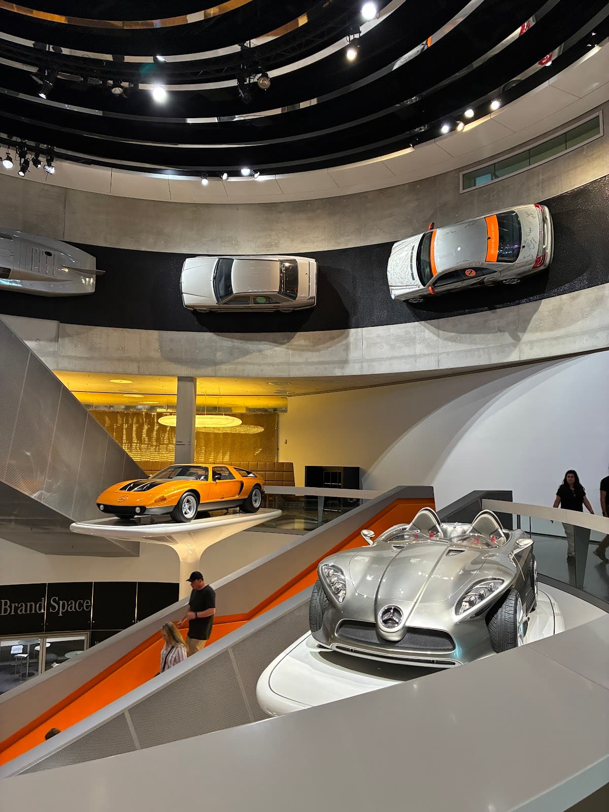 Stuttgart: Mercedes-Benz Museum Entry Ticket