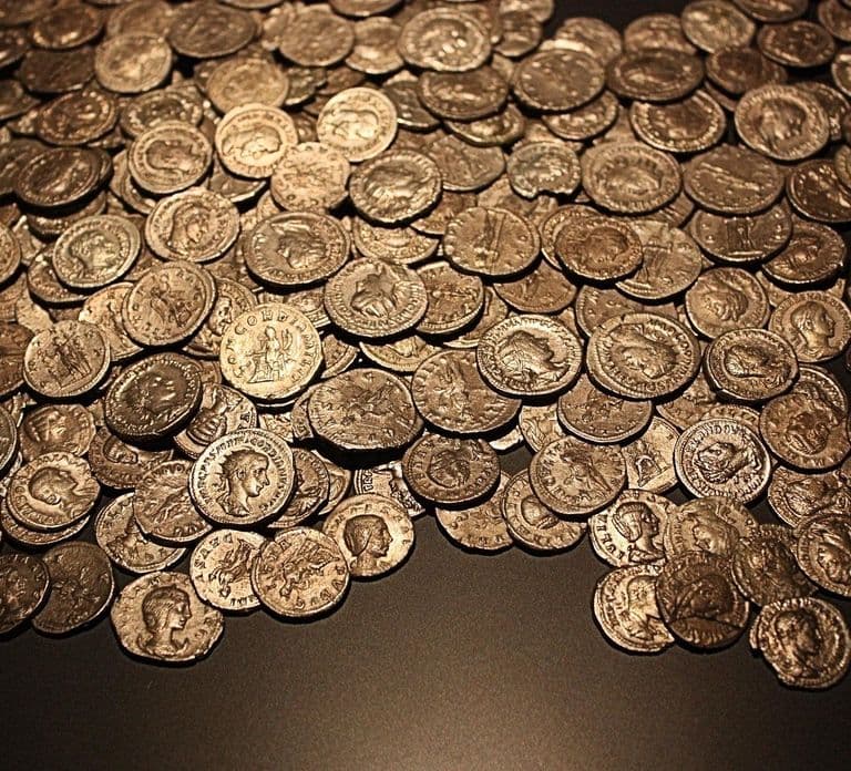 Trier: Solve the Mystery of the Merchant's Gold!