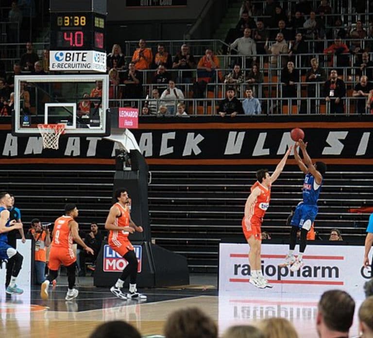 Ulm: Ratiopharm Ulm 농구 경기 (Ratiopharm Arena)