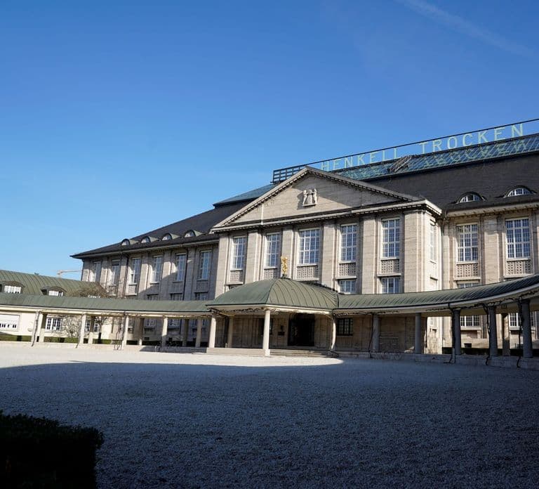 Wiesbaden: Sparkling Winemaking Tour with 3-Glass Tasting