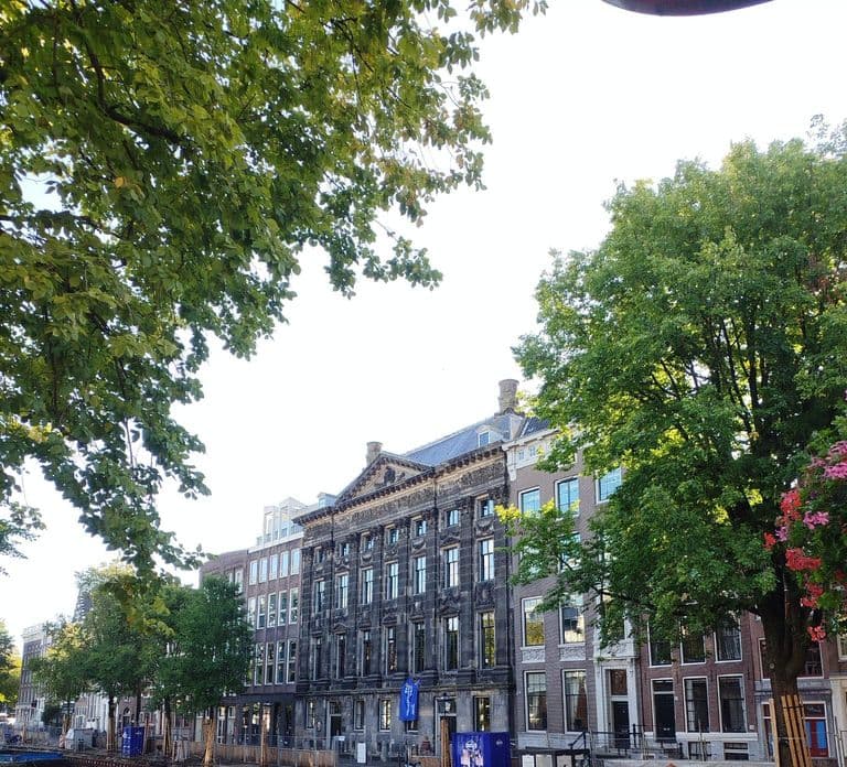 Historische wandeling door Amsterdam: Gouden Eeuw en koloniaal rijk