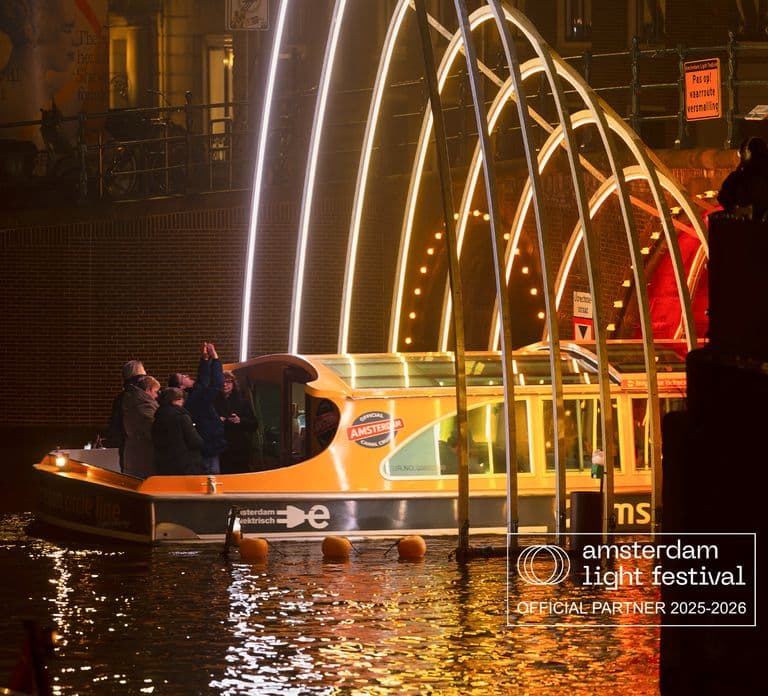 Crociera sui canali dell'Amsterdam Light Festival con bevande illimitate