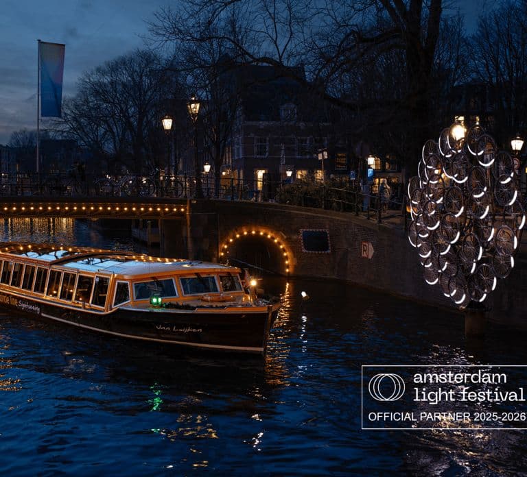 Amsterdam Light Festival 운하 크루즈 (무제한 음료 포함)