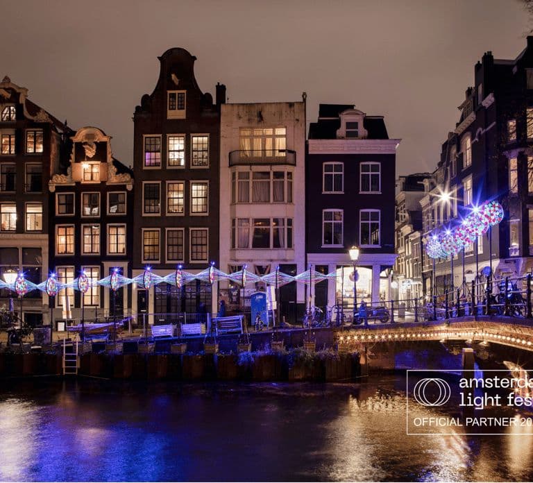 Amsterdam Light Festival 운하 크루즈 (무제한 음료 포함)