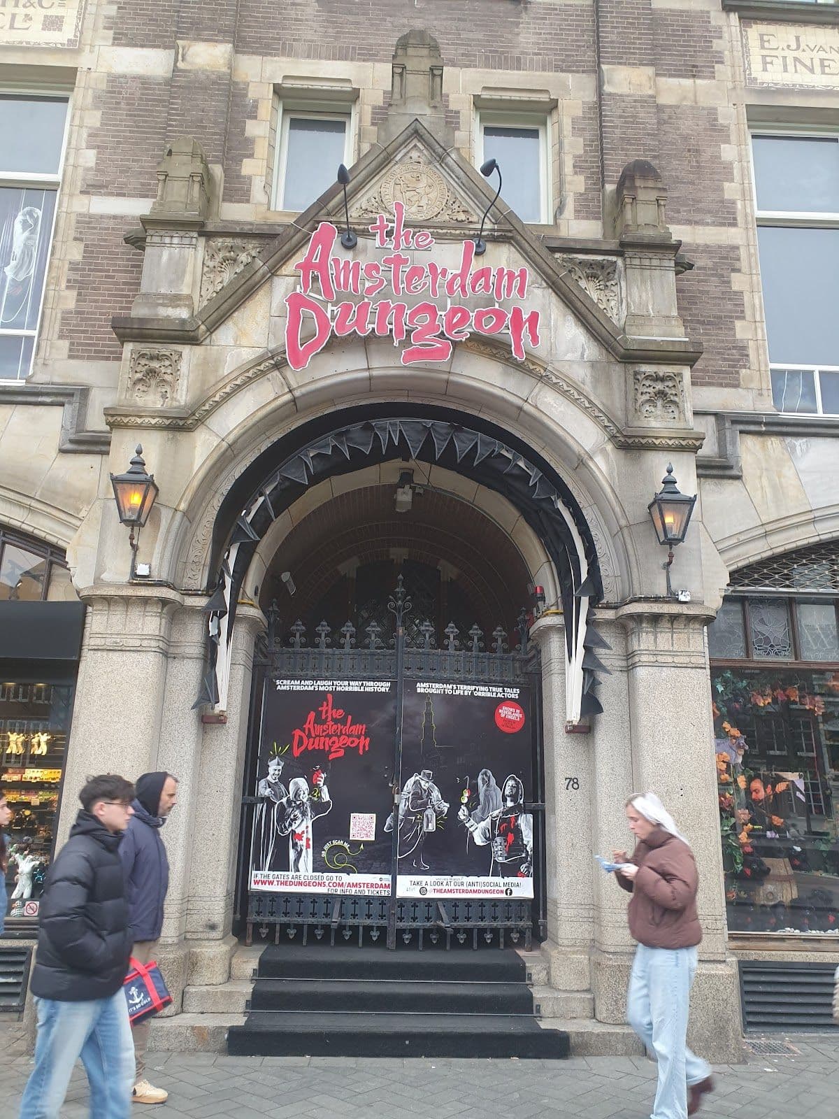 1 Day Hop-On Hop-Of Sightseeing Bus with Amsterdam Dungeon
