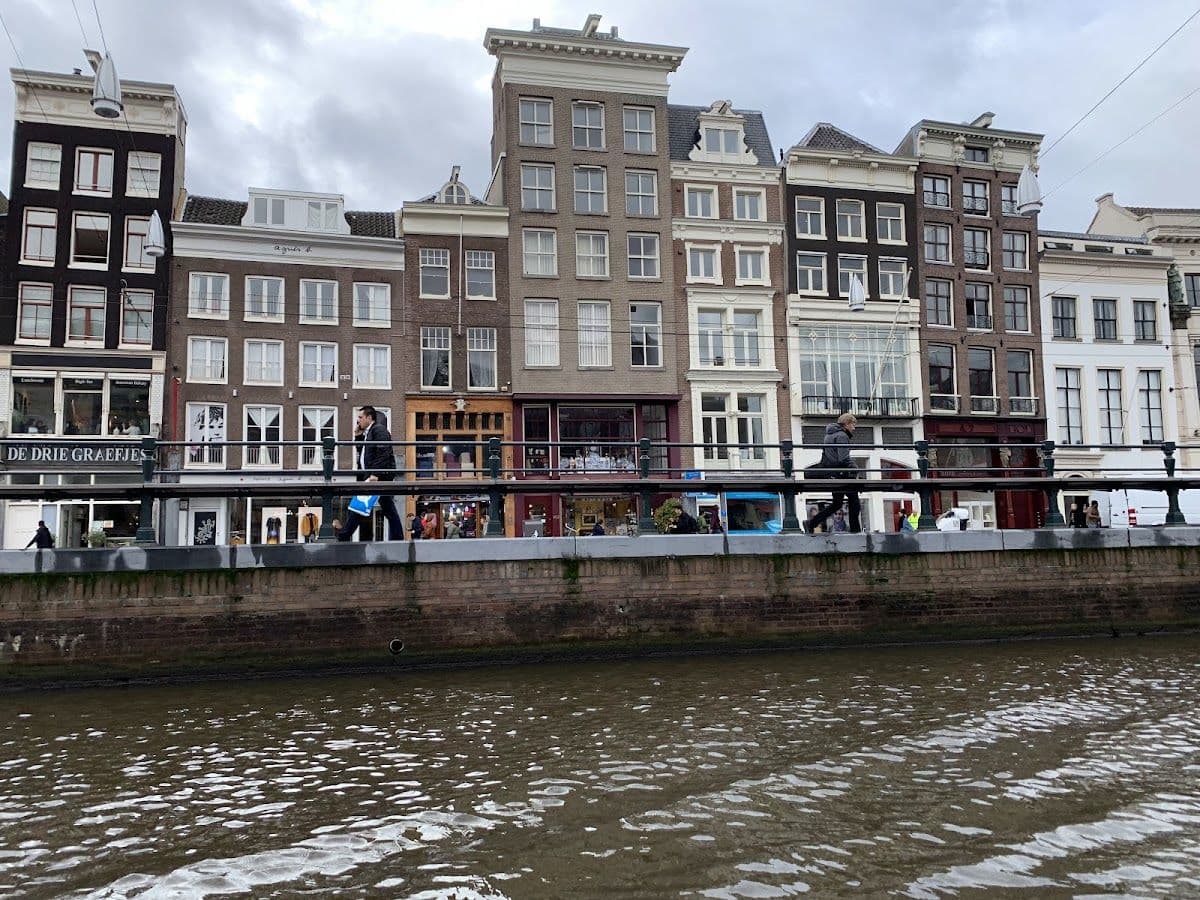 1 Day Hop-On Hop-Of Sightseeing Bus with Amsterdam Dungeon