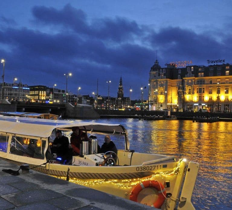 AMSTERDAM LIGHT FESTIVAL: #1 CANAL CRUISE INCL. DRINKS