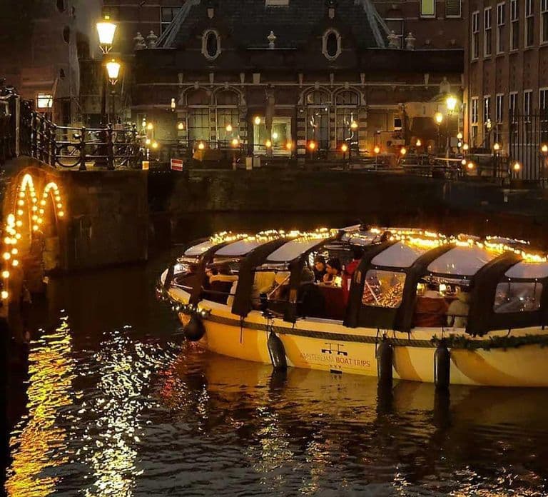 AMSTERDAM LIGHT FESTIVAL: #1 CANAL CRUISE INCL. DRINKS