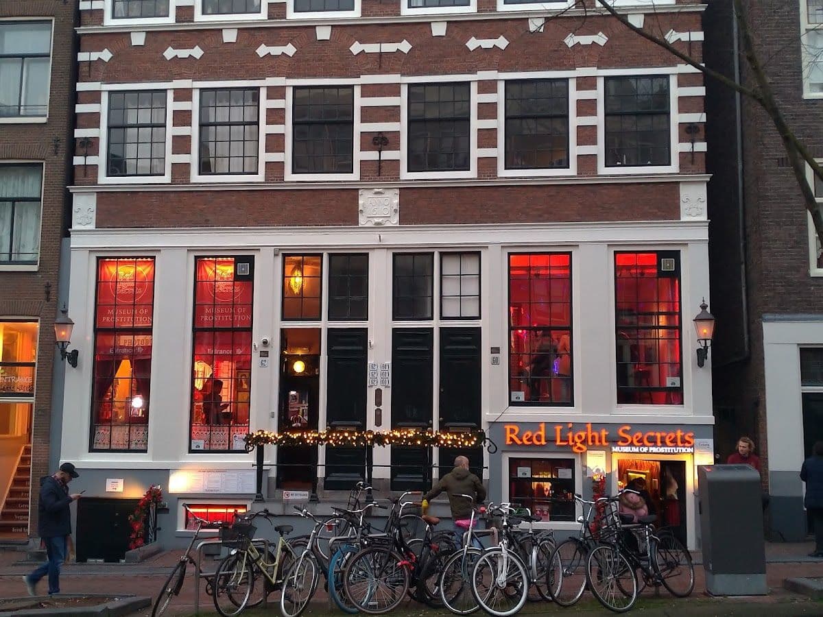 Amsterdam Red Light Secrets Museum and 1-Hour Canal Cruise