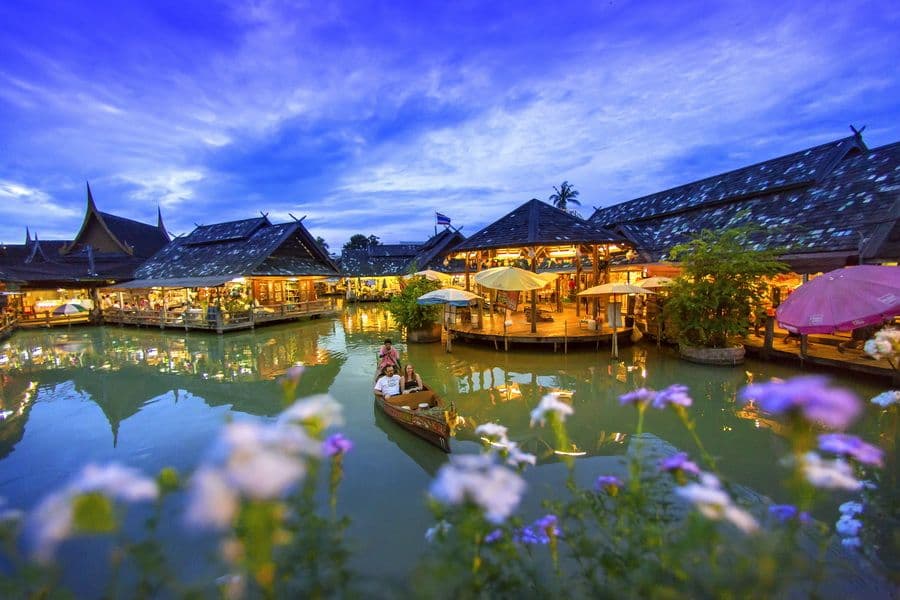 Pattaya Floating Market - Foreigner