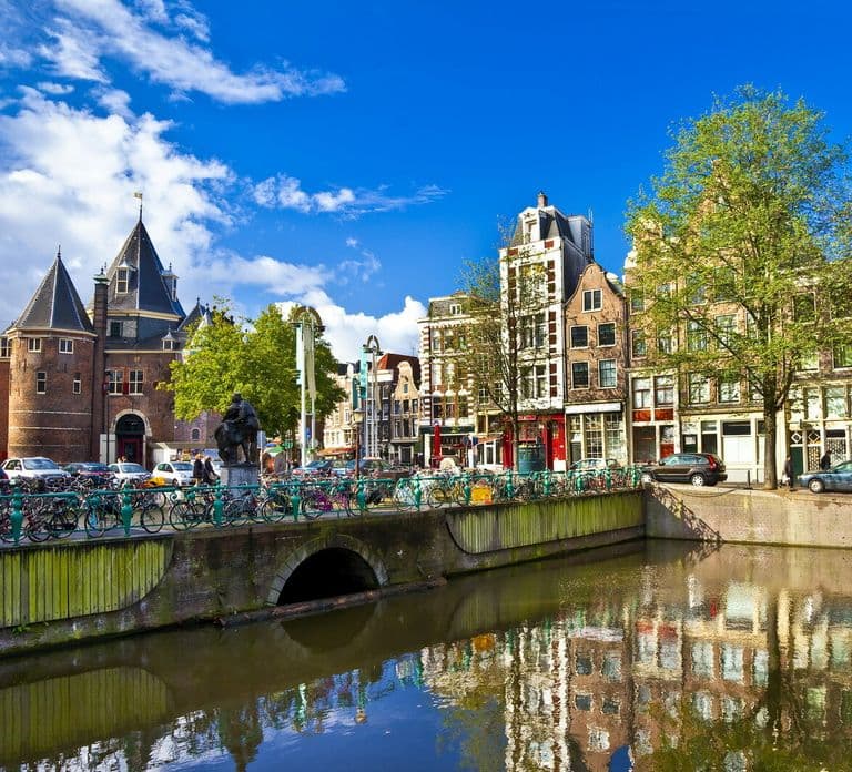 Amsterdã: Excursão Privada de 3 Horas pelos Destaques da Cidade em Minivan