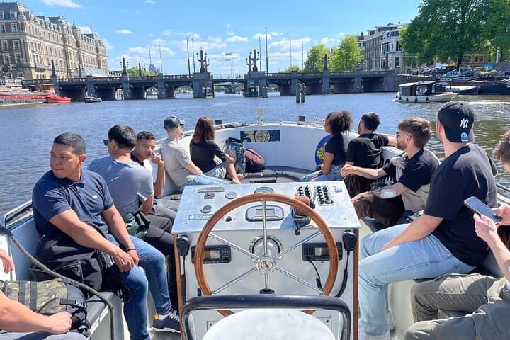 Amsterdam: 420 Smoke-Friendly Boat Tour