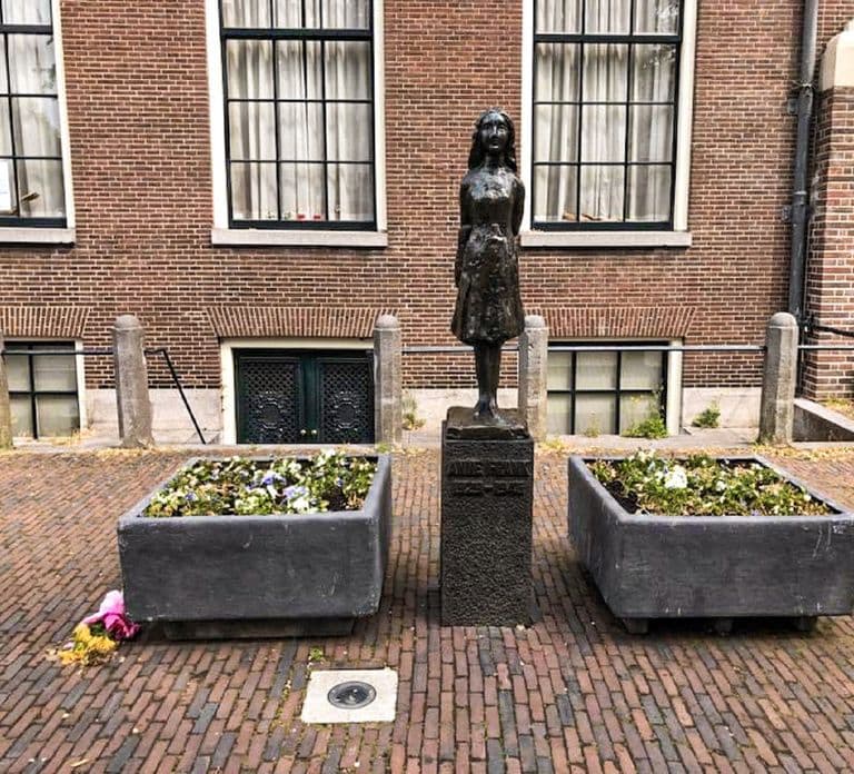 Amsterdam: Piesza wycieczka z przewodnikiem po dzielnicy żydowskiej i śladami Anne Frank