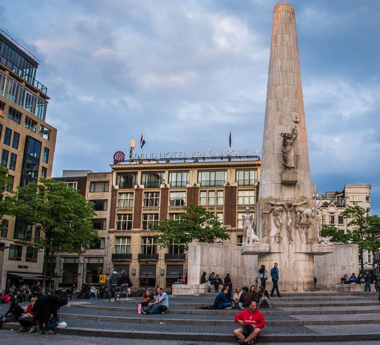Amsterdam: Piesza wycieczka z przewodnikiem po dzielnicy żydowskiej i śladami Anne Frank