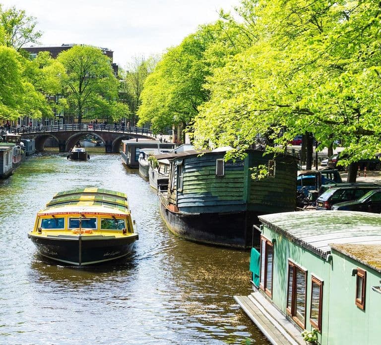 Amsterdã: Cruzeiro com Jantar de Hambúrguer pelos Canais