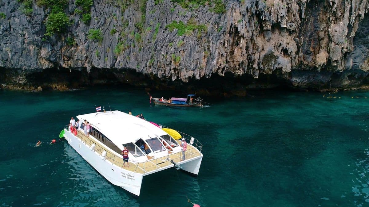 Phi Phi Island, Bamboo Island e Sunset Maiton Island con il catamarano veloce Seanery