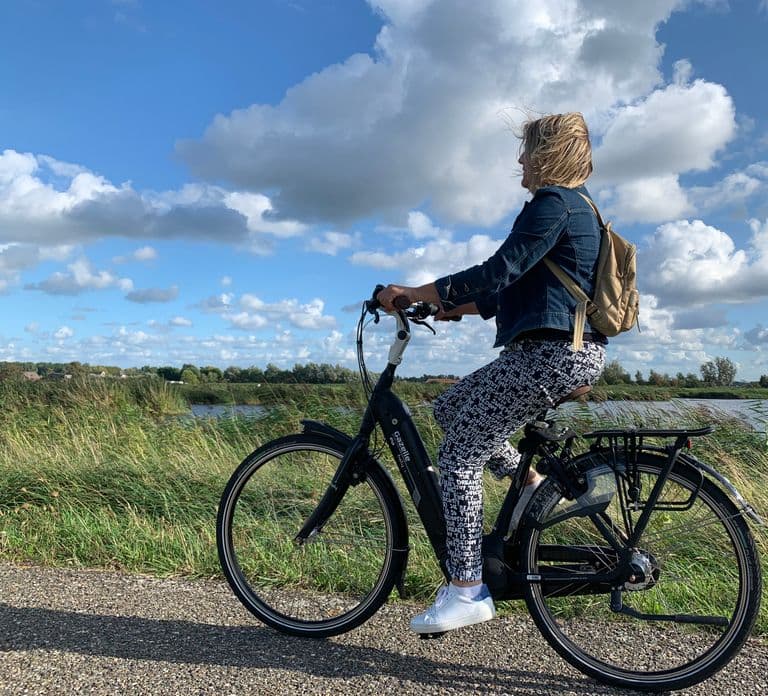 Amsterdam: Wycieczka rowerowa po wsi i wiatraki w Zaanse Schans