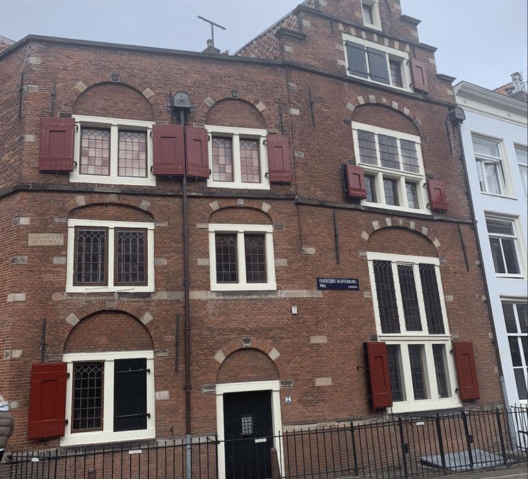 Amsterdam: Dark History and Ghosts Walking Tour