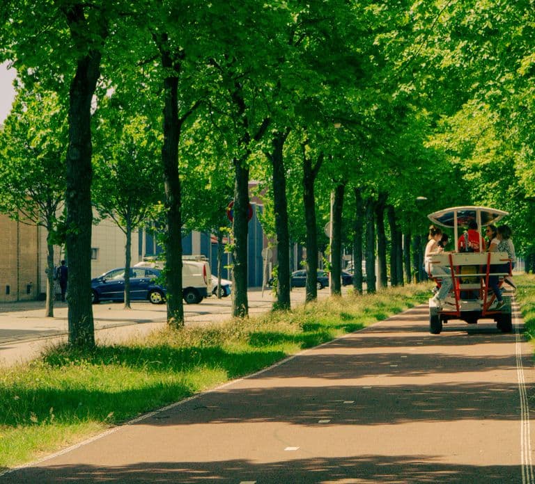 Amsterdam: Dutch Beer Bike Blast Tour with Onboard Bar