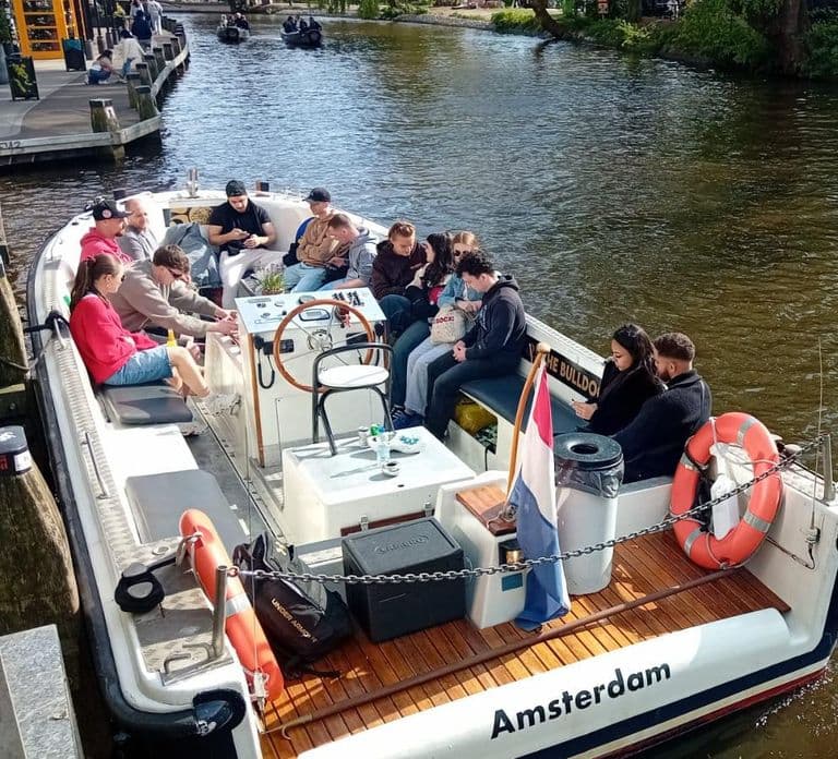 Amsterdam: Friendly 420 Smoking River Cruise