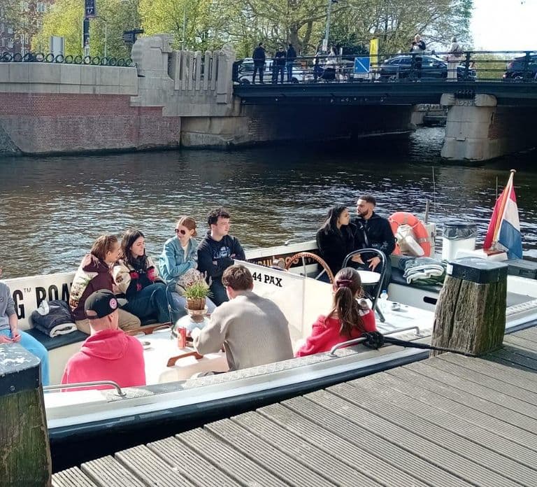 Amsterdam: Friendly 420 Smoking River Cruise