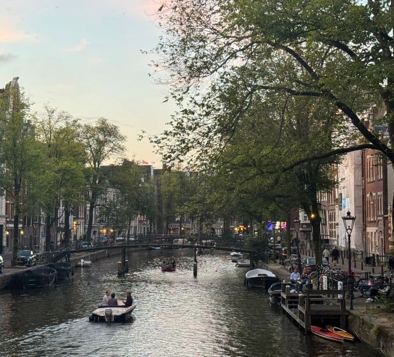 Amsterdam: Ghost Walking Tour and Dark History