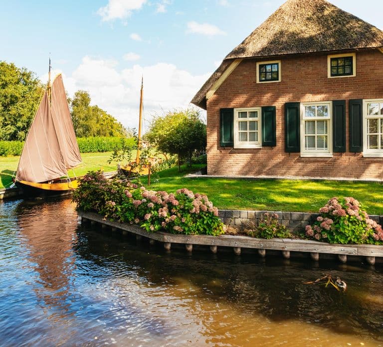 Amsterdam: Giethoorn Day Trip, Boat Tour, and Walking Tour