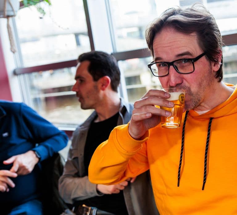 Amsterdam: Degustacja piwa rzemieślniczego z serami i przekąskami